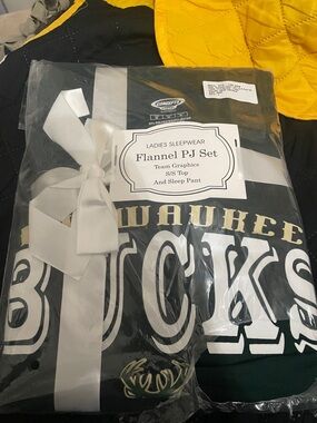 Concepts Sport Flannel PJ Set in Black. Milwaukee Bucks